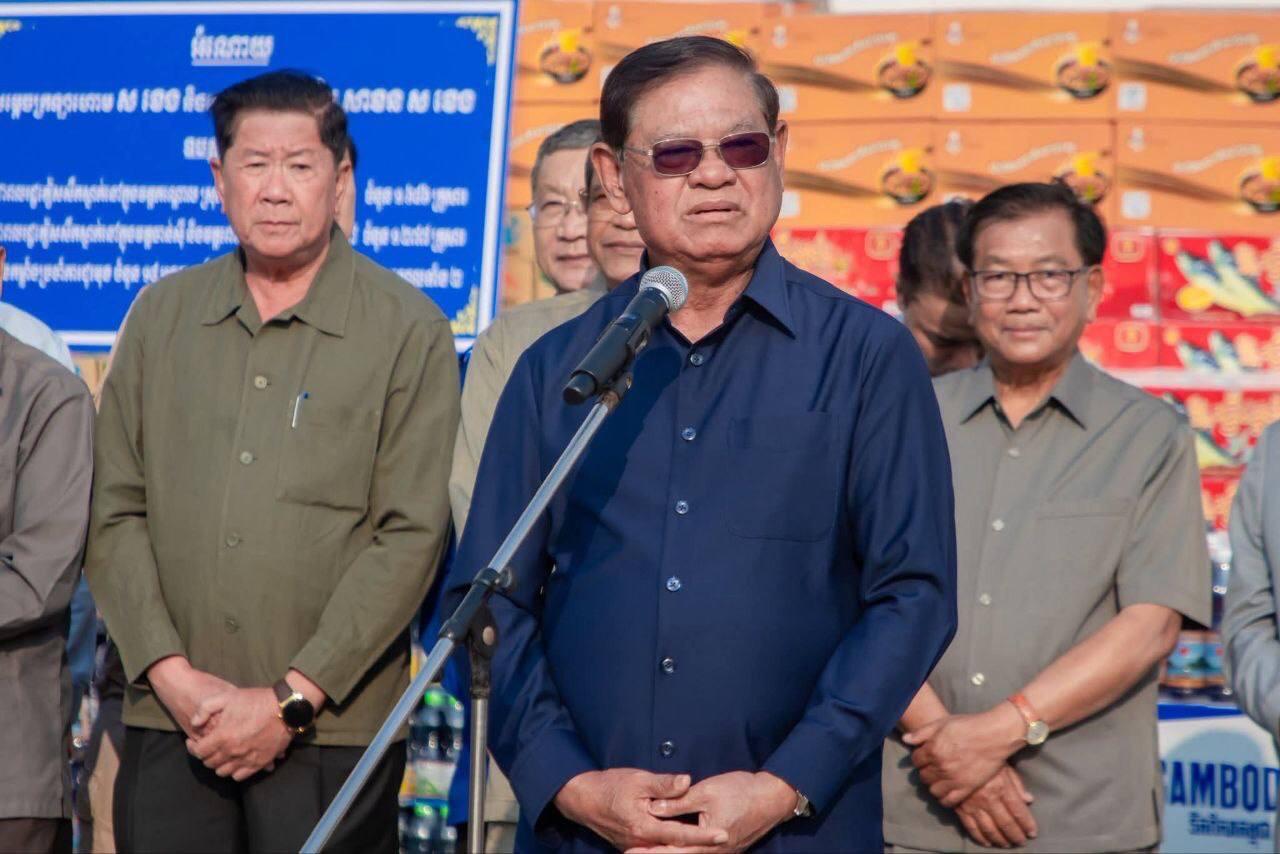 សម្តេចក្រឡាហោម ស ខេង ចុះផ្ទាល់សួរសុខទុក្ខជនភៀសសឹក ៦ភូមិ បន្ទាយមានជ័យ ដាក់អធិបតេយ្យភាពជាតិជាអាទិភាព