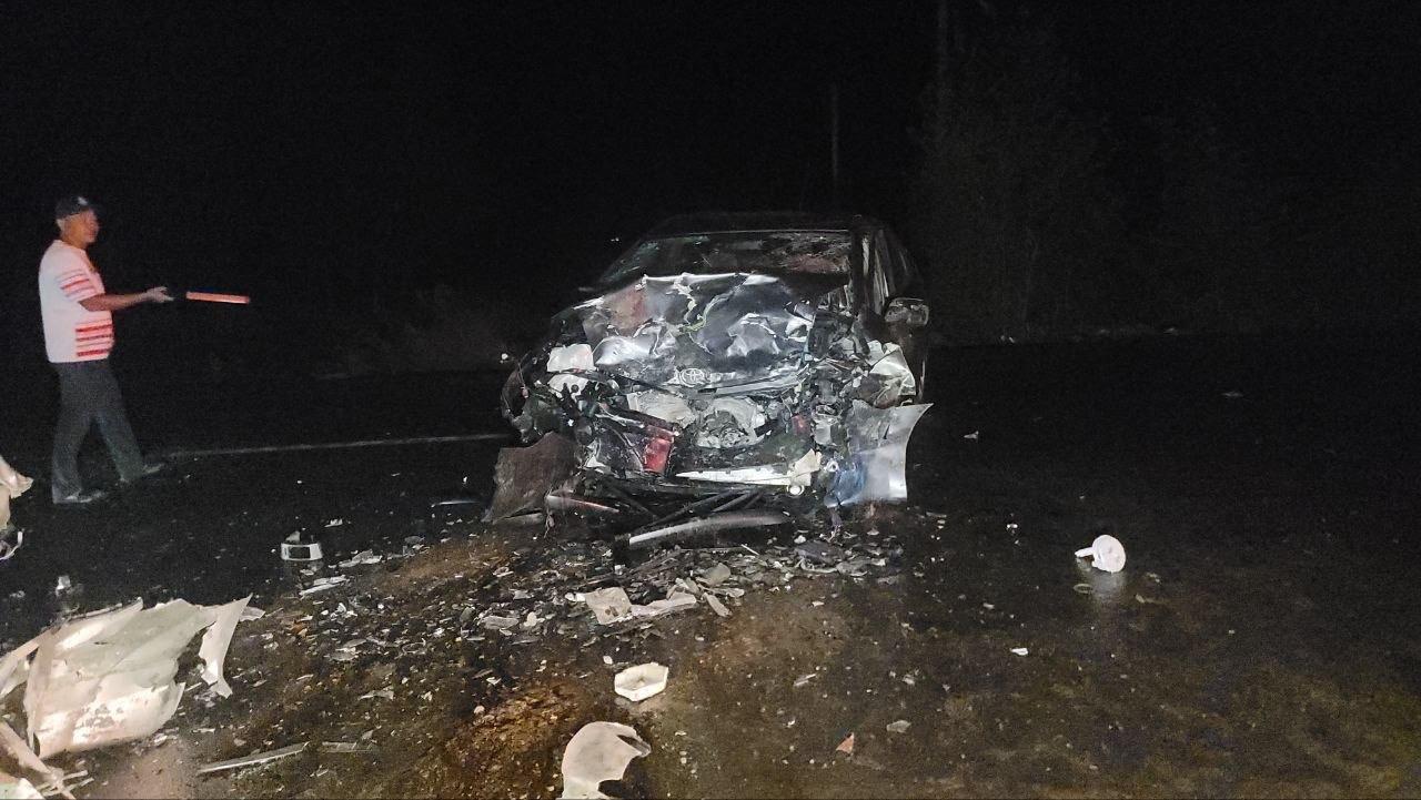 រន្ធត់! រថយន្តបុកបញ្ច្រាសគ្នានៅស្វាយជ្រំ ស្លាប់២នាក់ របួស៥នាក់