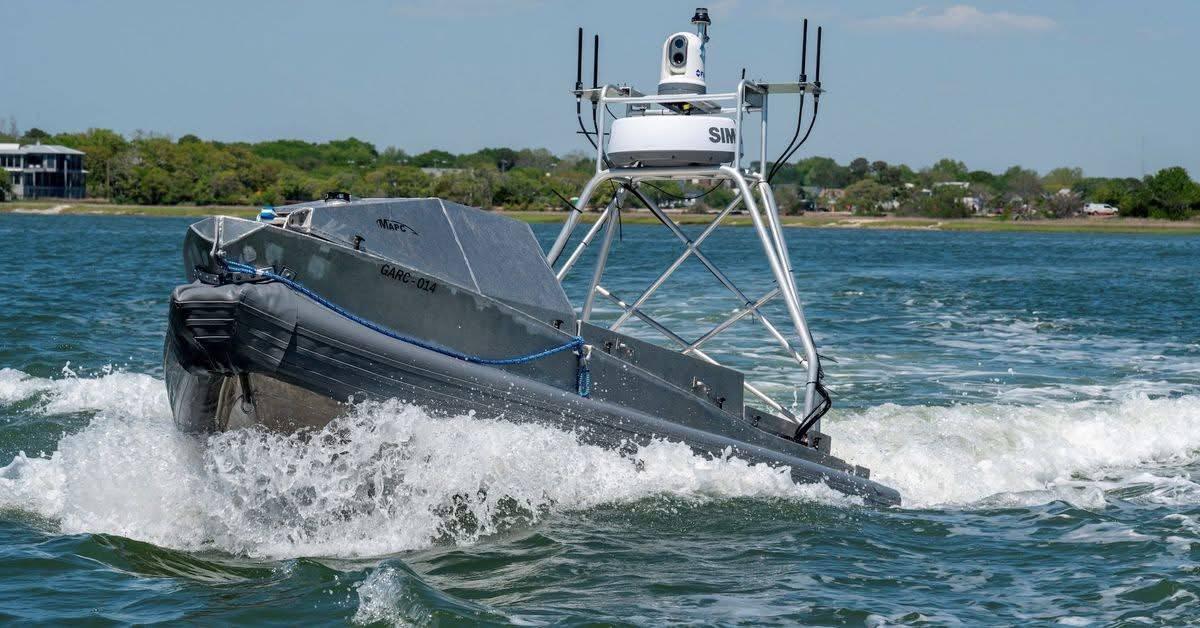 សមយុទ្ធរបស់កងទ័ពជើងទឹកសហរដ្ឋអាមេរិក នាវាឈ្លបយកការណ៍ស្វ័យប្រវត្តិសកលចូលរួមសមយុទ្ធ Southern Lightning