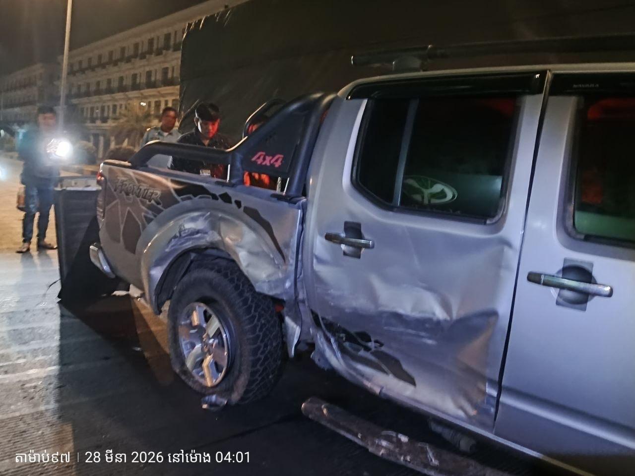 រថយន្ត២គ្រឿងបុកគ្នាពេញទំហឹងនៅស្តុបណតប្រ៊ីត បណ្ដាលឲ្យស្ត្រីម្នាក់រងរបួស