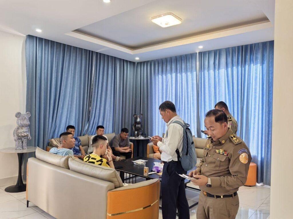 ជ្រោយចង្វារ៖ បង្ក្រាបបទល្មើសឆបោកអនឡាញ ឃាត់ខ្លួនជនជាតិចិន១៥នាក់ រកឃើញទូរសព្ទ៤៣គ្រឿង