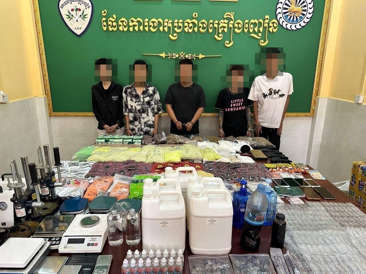 នគរបាលស្វាយរៀងបង្ក្រាបក្រុមជួញគ្រឿងញៀនទ្រង់ទ្រាយធំ ដកហូតថ្នាំជាង៤៤គីឡូ និងអាវុធខ្លី៤ដើម