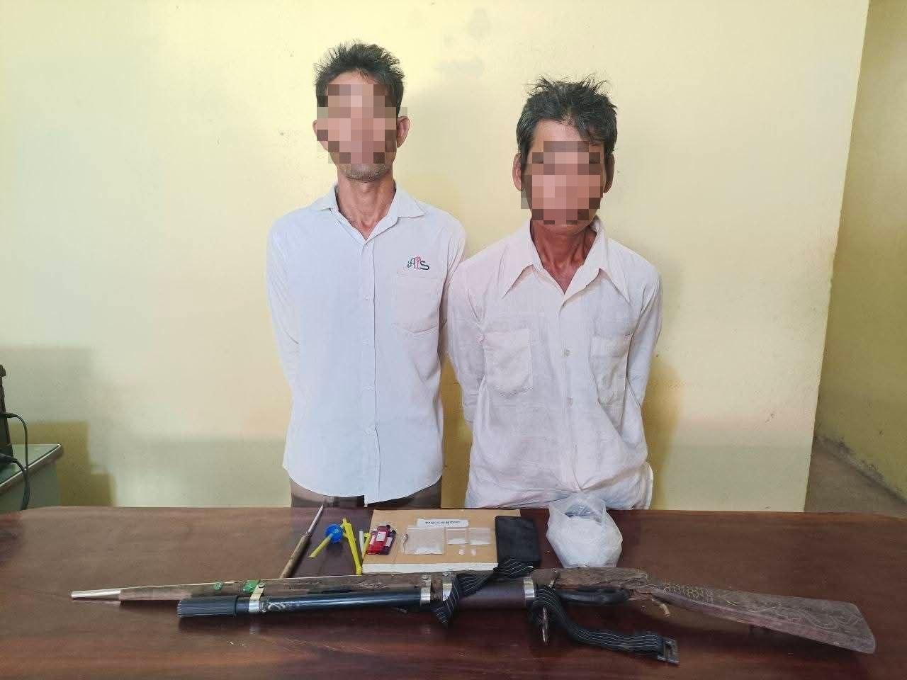 នគរបាលស្រុកសាមគ្គីមុនីជ័យចាប់ខ្លួនជនសង្ស័យ២នាក់ក្នុងរឿងគ្រឿងញៀន