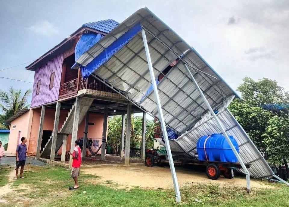 ខ្យល់កន្ត្រាក់រលំផ្ទះជាង៦០ខ្នង នៅស្រុកឱរ៉ាល់ ខេត្តកំពង់ស្ពឺ