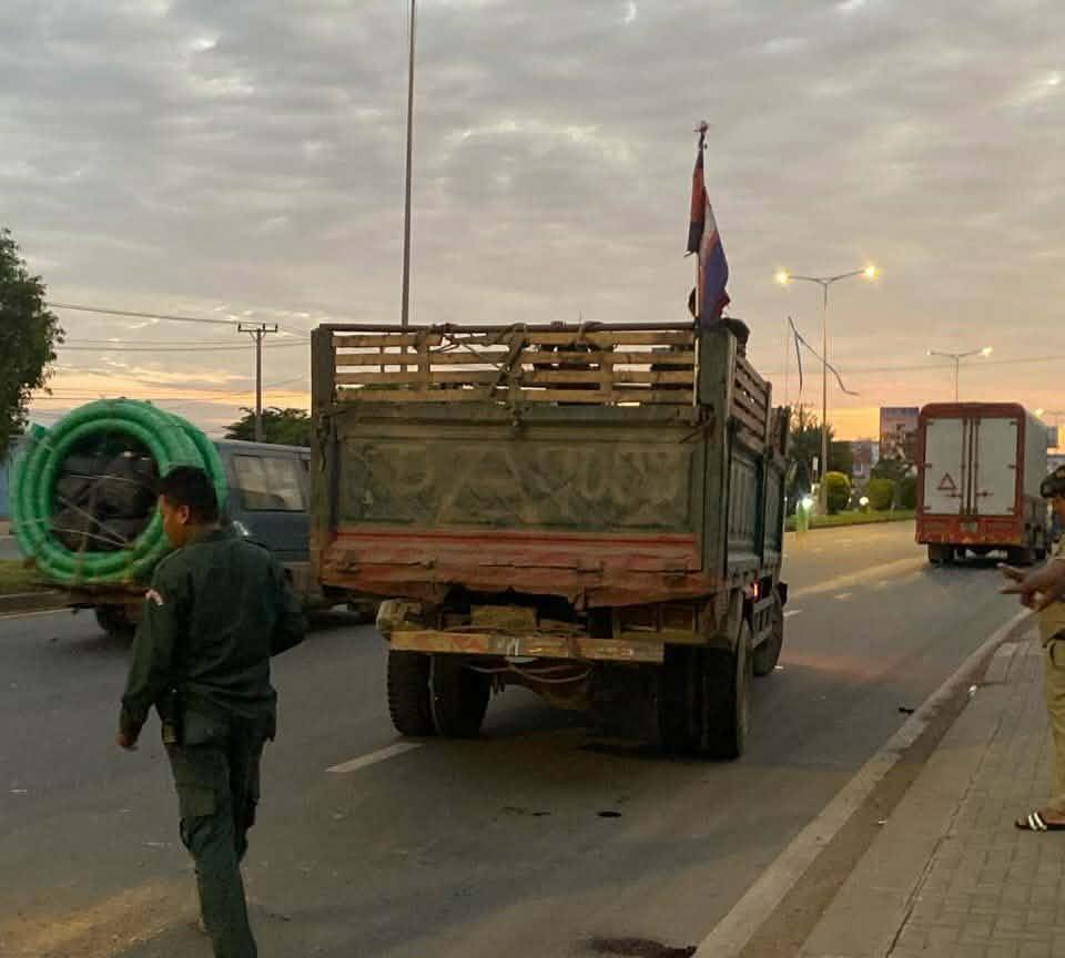 គ្រោះថ្នាក់ចរាចរណ៍ព្រឹកព្រលឹម យុវជន២នាក់បុករថយន្តខូចចតលើផ្លូវជាតិ៦A ស្លាប់ម្នាក់រងរបួសម្នាក់