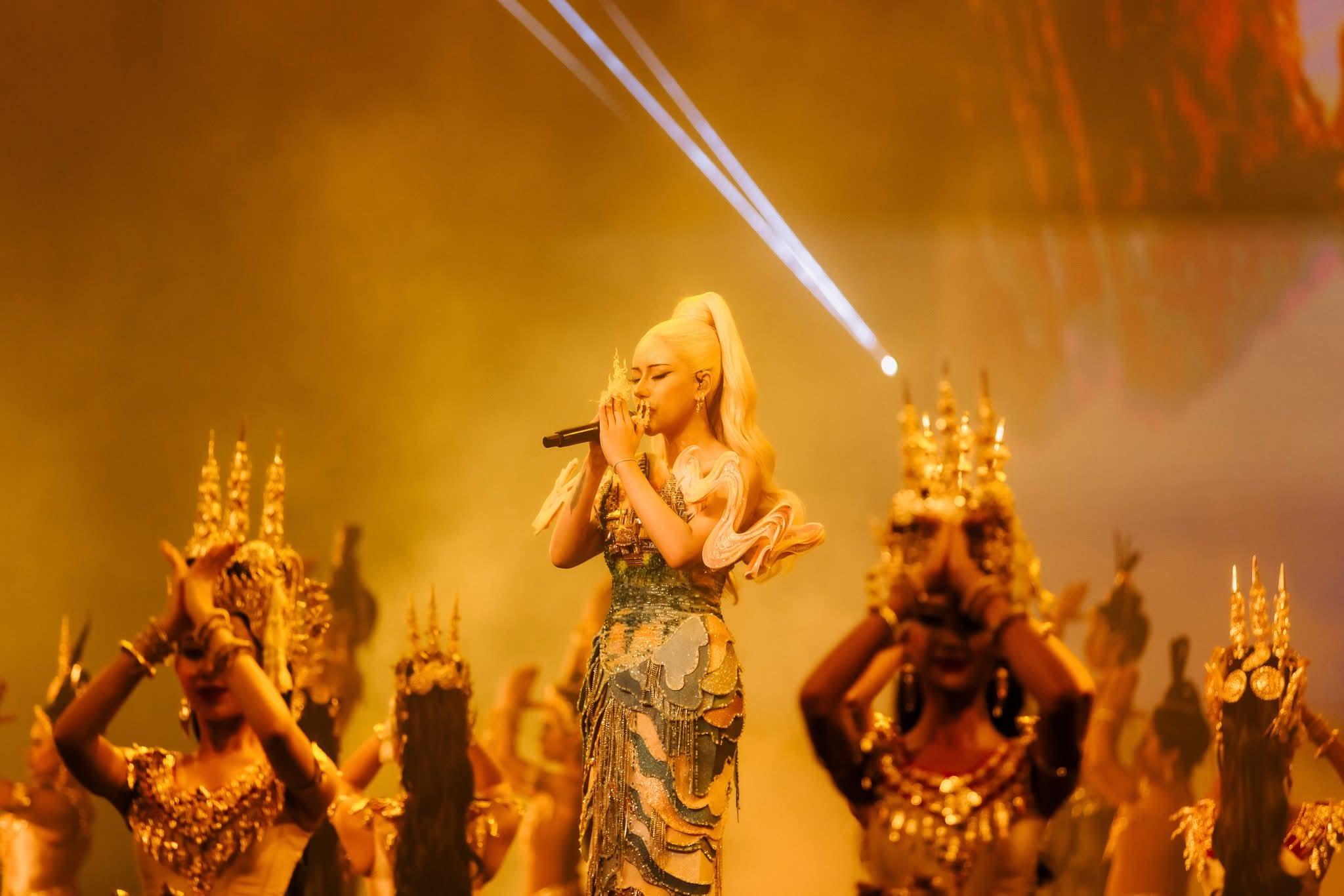 ទេព បូព្រឹក្ស ទឹកភ្នែកហូរសស្រាក់លើឆាក ដោយសារការចោទប្រកាន់ពីការយកសិល្បៈបុរាណធ្វើអាជីវកម្ម