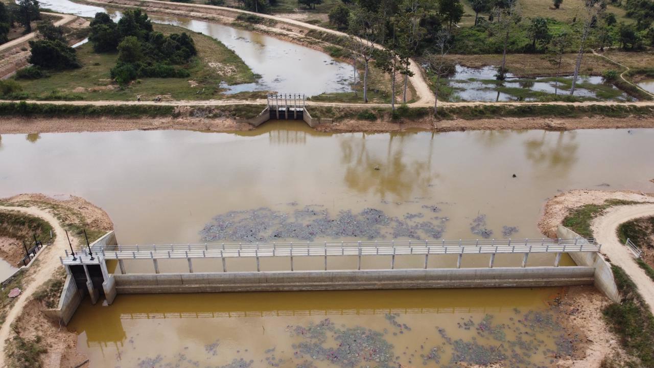 ពលរដ្ឋឃុំដូនកែវរីករាយ ប្រឡាយបុរាណស្ដាររួច ផ្ដល់ទឹកស្រោចស្រពដំណាំជាង៤ពាន់ម៉ែត្រ