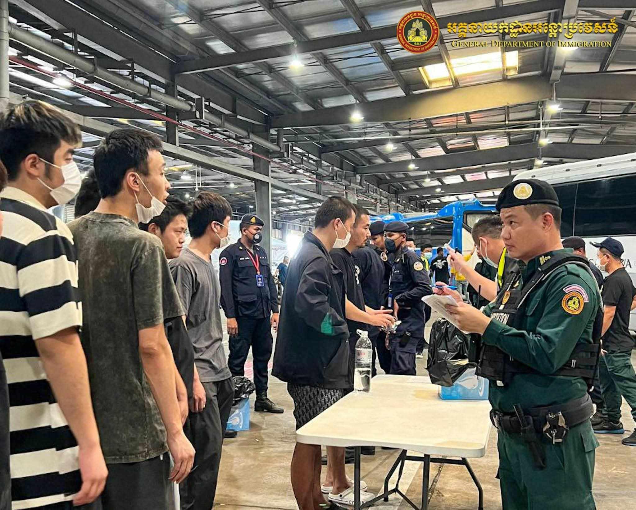 កម្ពុជាបណ្តេញជនបរទេស ១,៤២០ នាក់ក្នុង៥ថ្ងៃ ពាក់ព័ន្ធករណីឆបោកតាមអនឡាញ