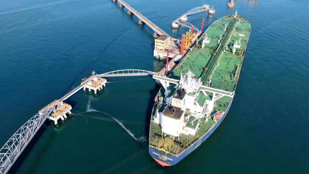 ចិនជំរុញឱ្យក្រុមហ៊ុនចម្រាញ់ប្រេង ផ្អាកការនាំចេញ ខណៈជម្លោះមជ្ឈិមបូព៌ាបន្តតានតឹង