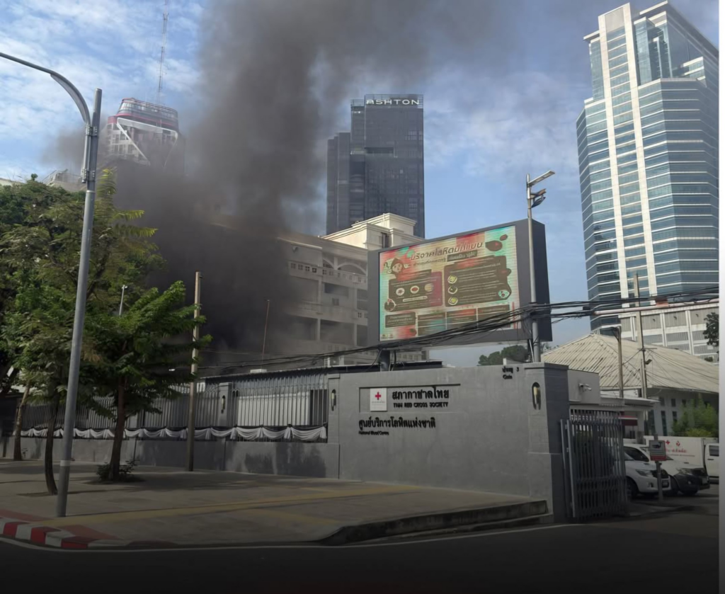 ភ្លើងឆាបឆេះឃ្លាំងប្រេងឥន្ធនៈនៅបាងកក ក្នុងពេលតម្លៃប្រេងកំពុងហក់ឡើងខ្ពស់