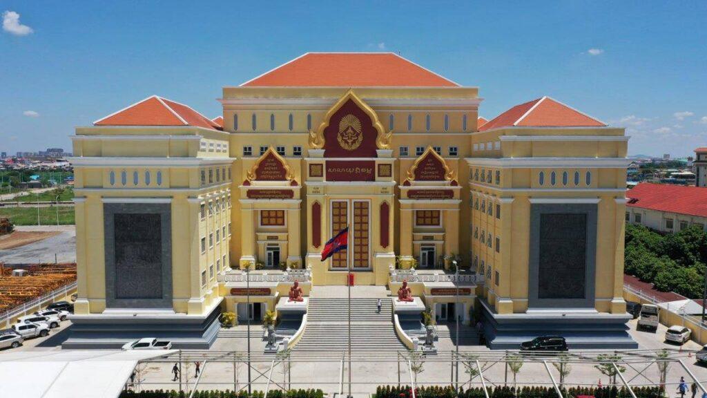 តុលាការលើកពេលសាលក្រមលើសំណុំរឿងអតីតមន្ត្រីខេត្តបាត់ដំបង និងបក្ខពួក ៤ នាក់