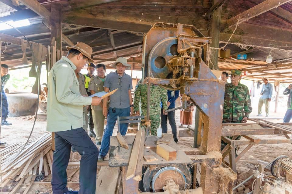 អាជ្ញាធរសៀមរាបបង្ក្រាបសិប្បកម្មឈើខុសច្បាប់៧កន្លែង រឹបអូសម៉ាស៊ីនរាប់រយគ្រឿង