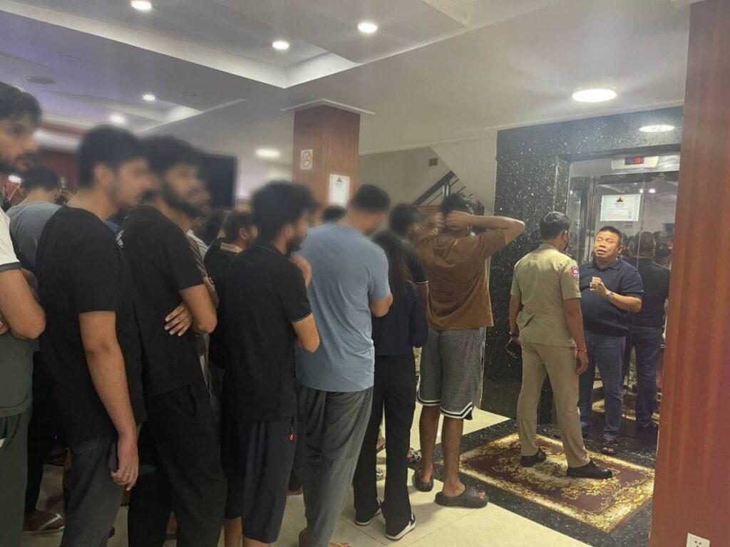 ភ្នំពេញចាប់ជនបរទេស៩៩នាក់ ពាក់ព័ន្ធបទល្មើសអនឡាញ ក្នុងប្រតិបត្តិការបង្ក្រាបពិសេស