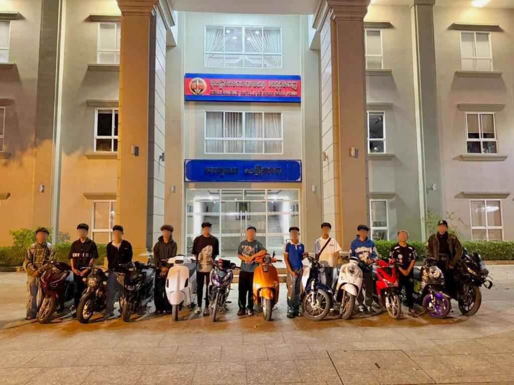 អាវុធហត្ថភ្នំពេញចាប់ក្មេងទំនើង១៤នាក់ កែច្នៃម៉ូតូរំខានសាធារណៈ