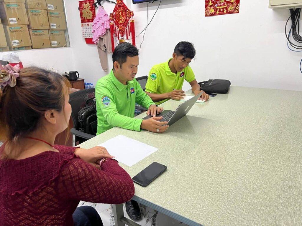 រោងចក្រកាត់ដេរតាកែវបង្កផ្សែងខ្មៅធ្ងន់ មន្ត្រីបរិស្ថានចុះណែនាំបន្ទាន់