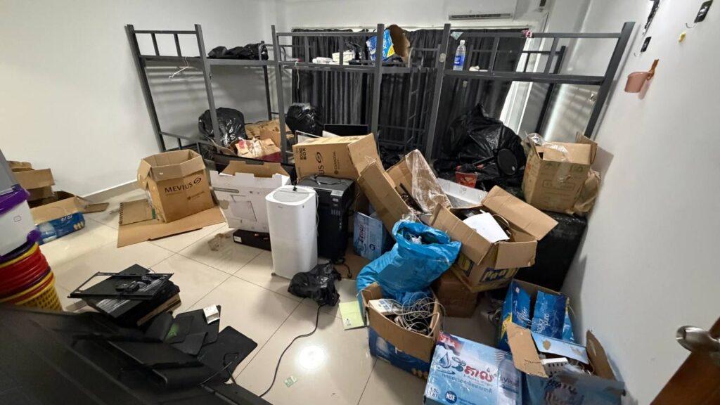 សមត្ថកិច្ចព្រះសីហនុ ឃាត់ខ្លួន ៩នាក់ និងដកហូតសម្ភារៈរាប់រយគ្រឿង ក្នុងប្រតិបត្តិការបង្ក្រាប Online Scams