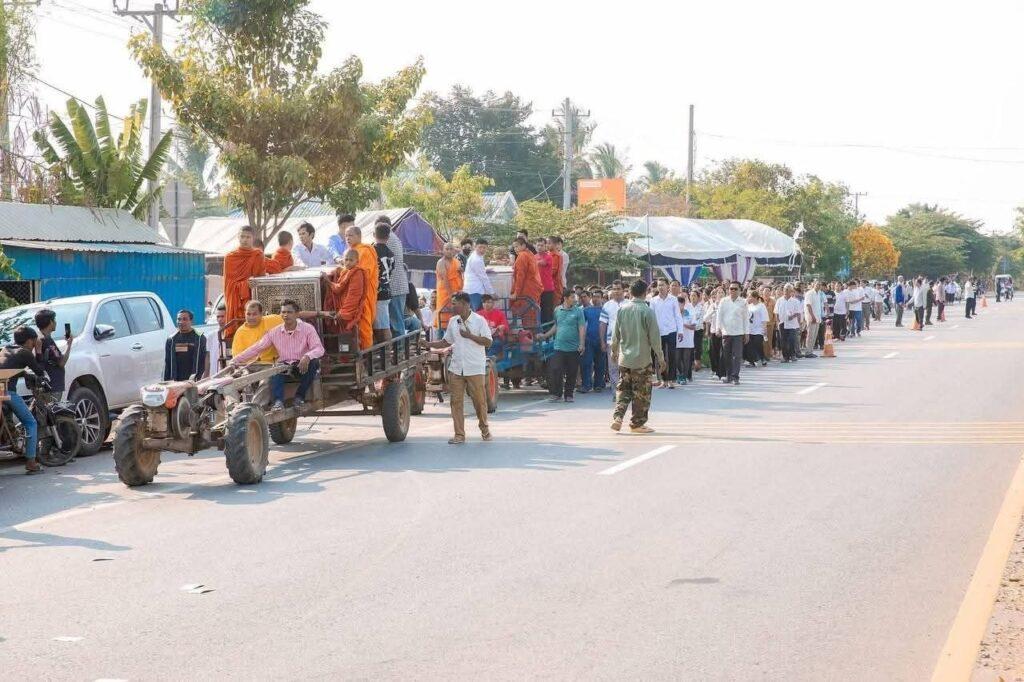 រថយន្ត Mercedes បុកម៉ូតូ២គ្រឿង សម្លាប់៦នាក់នៅបាត់ដំបង – សមត្ថកិច្ចរកឃើញអត្តសញ្ញាណជនបង្កហើយ