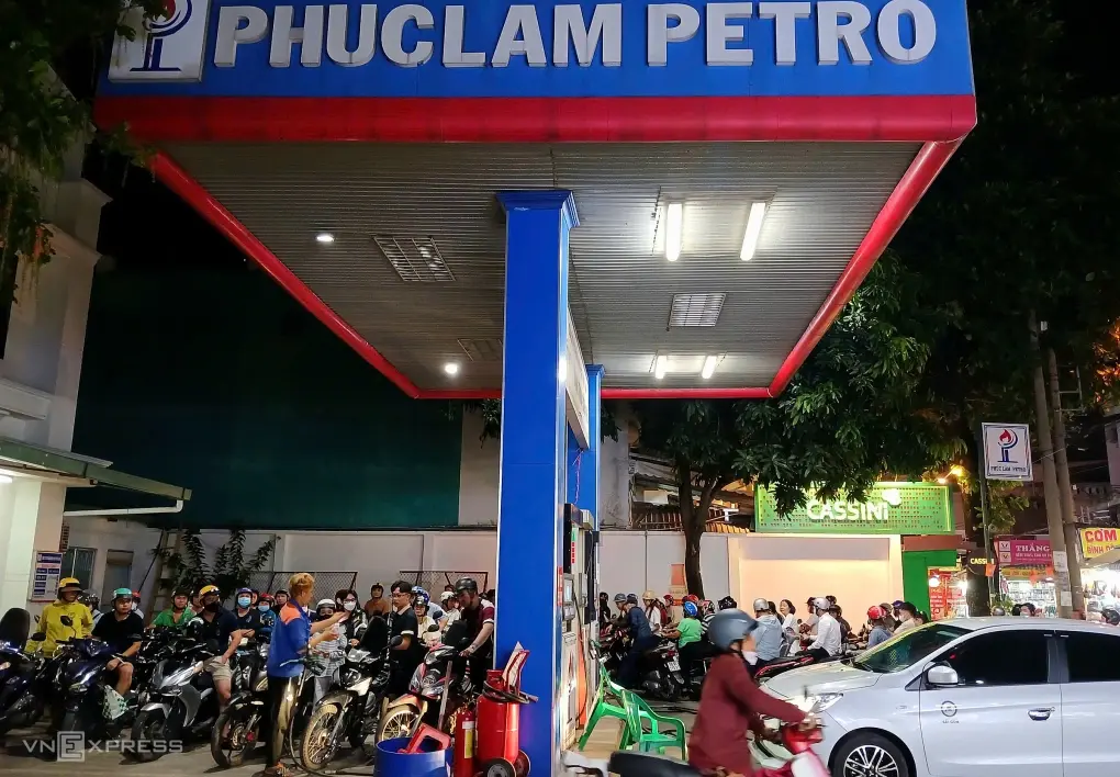 វៀតណាមជំរុញក្រុមហ៊ុនអនុញ្ញាតបុគ្គលិកធ្វើការពីផ្ទះ ដើម្បីប្រឈមនឹងវិបត្តិប្រេងសាំងឡើងថ្លៃ