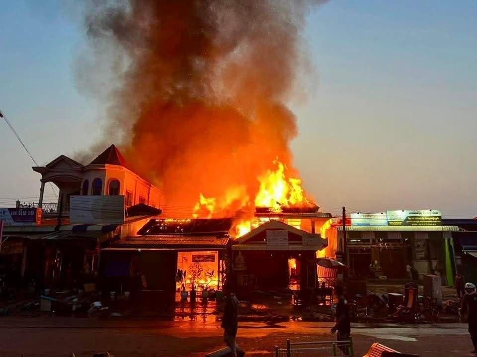 អគ្គីភ័យឆាបឆេះផ្ទះ៣ខ្នងនៅឧត្តរមានជ័យ ស្ត្រីម្នាក់ស្លាប់ជីវិត