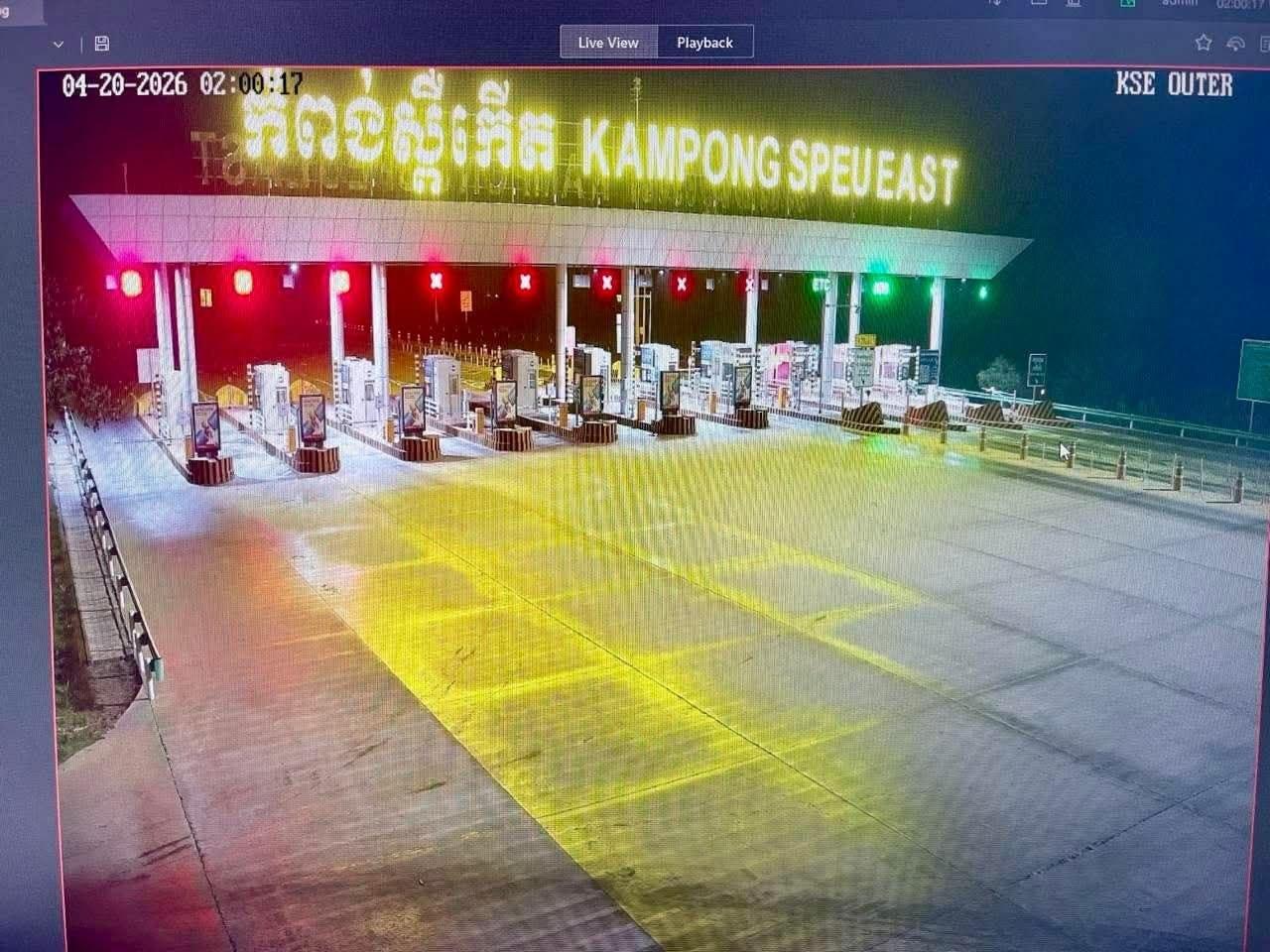 ជនជាតិចិនរត់ចោលរថយន្តលីហ្វាន់នៅផ្លូវល្បឿនលឿនកំពង់ស្ពឺ