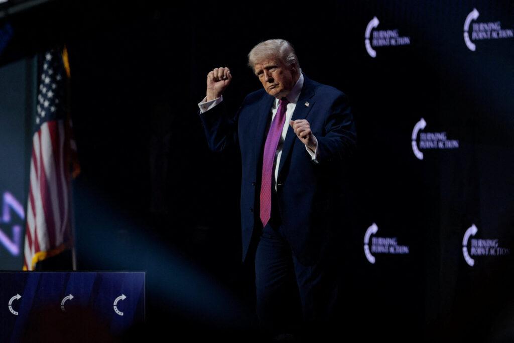 ត្រាំអះអាងការបិទខ្ទប់ច្រកសមុទ្រធ្វើឲ្យអ៊ីរ៉ង់ខាតបង់ថ្ងៃគិតរាប់លានដុល្លារ