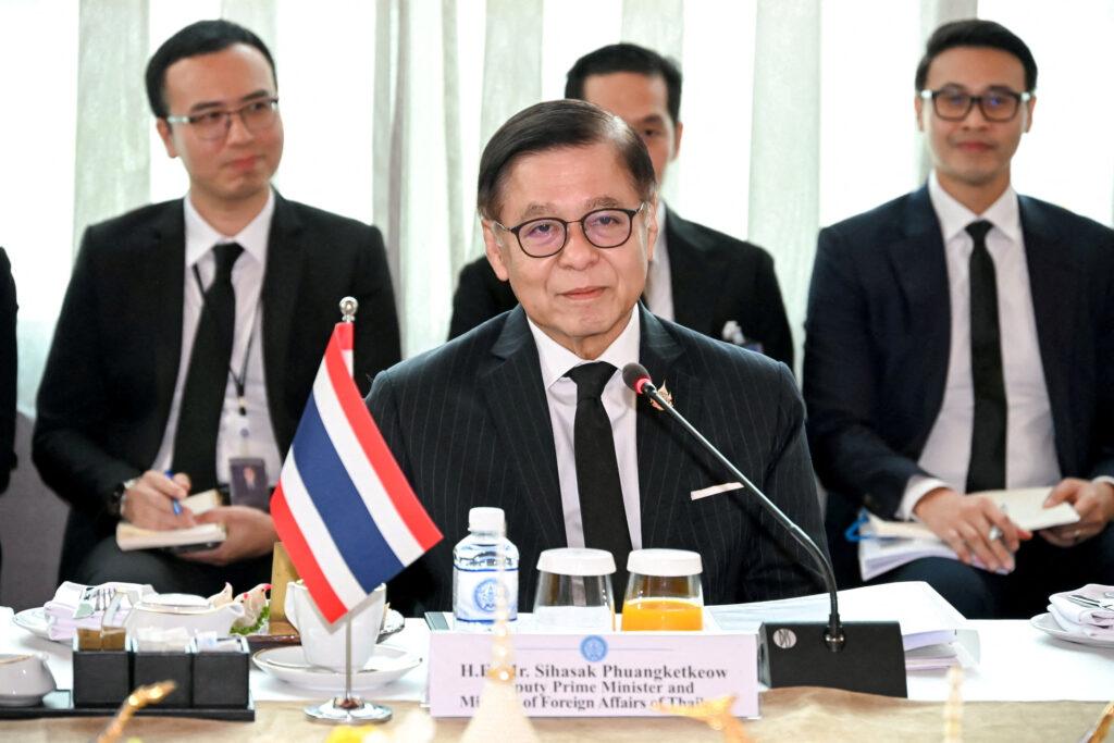 រដ្ឋមន្ត្រីការបទេសថៃ Sihasak រិះគន់អាមេរិកចំៗ៖ មិនដែលមកជួយថៃដោះវិបត្តិសេដ្ឋកិច្ចសោះ