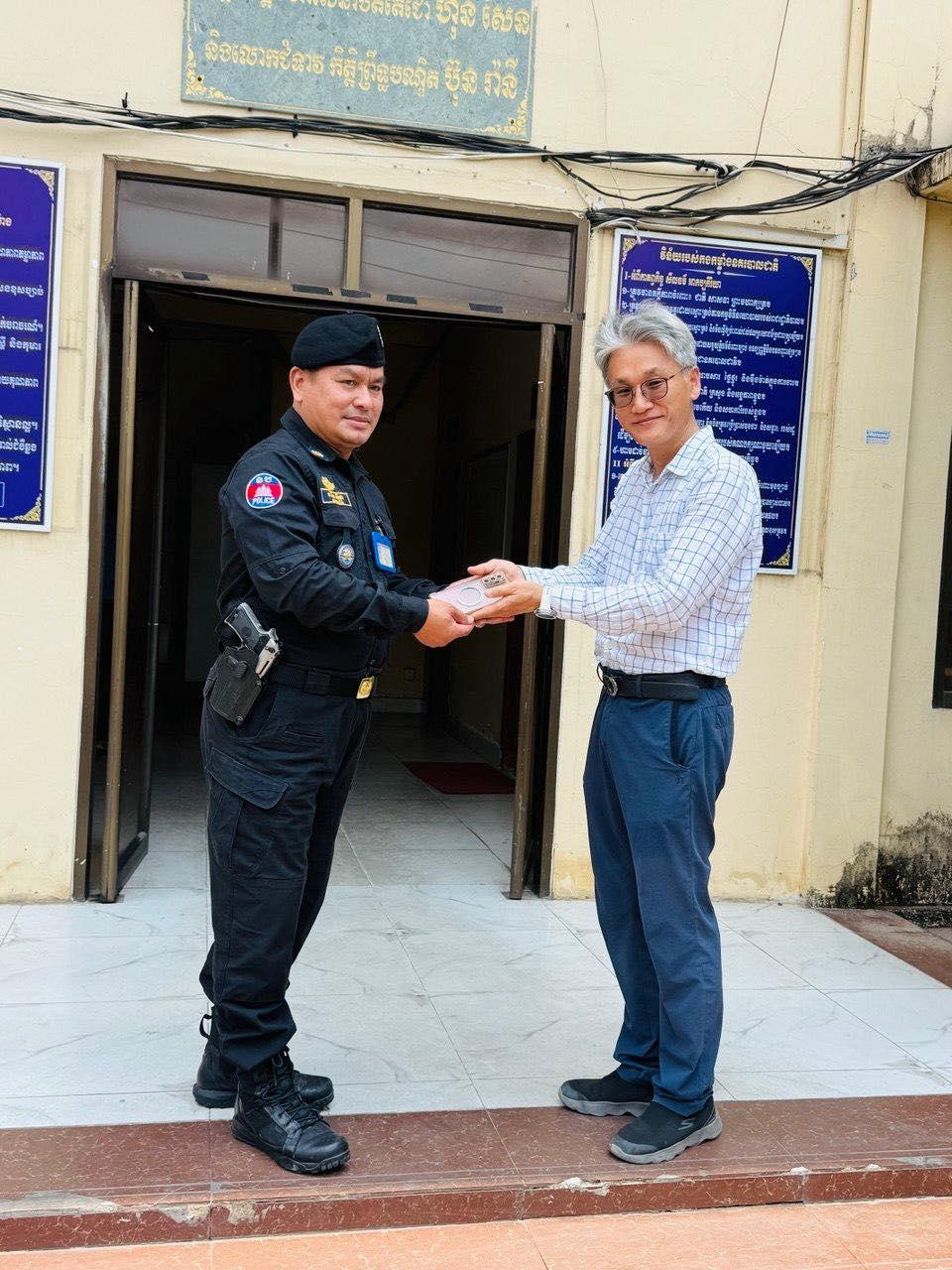 ឆក់កាបូបជនបរទេសគេចខ្លួន៤ថ្ងៃ នគរបាលឃាត់ខ្លួនបាន៣នាក់ នៅសល់ម្នាក់ទៀតរត់រួច