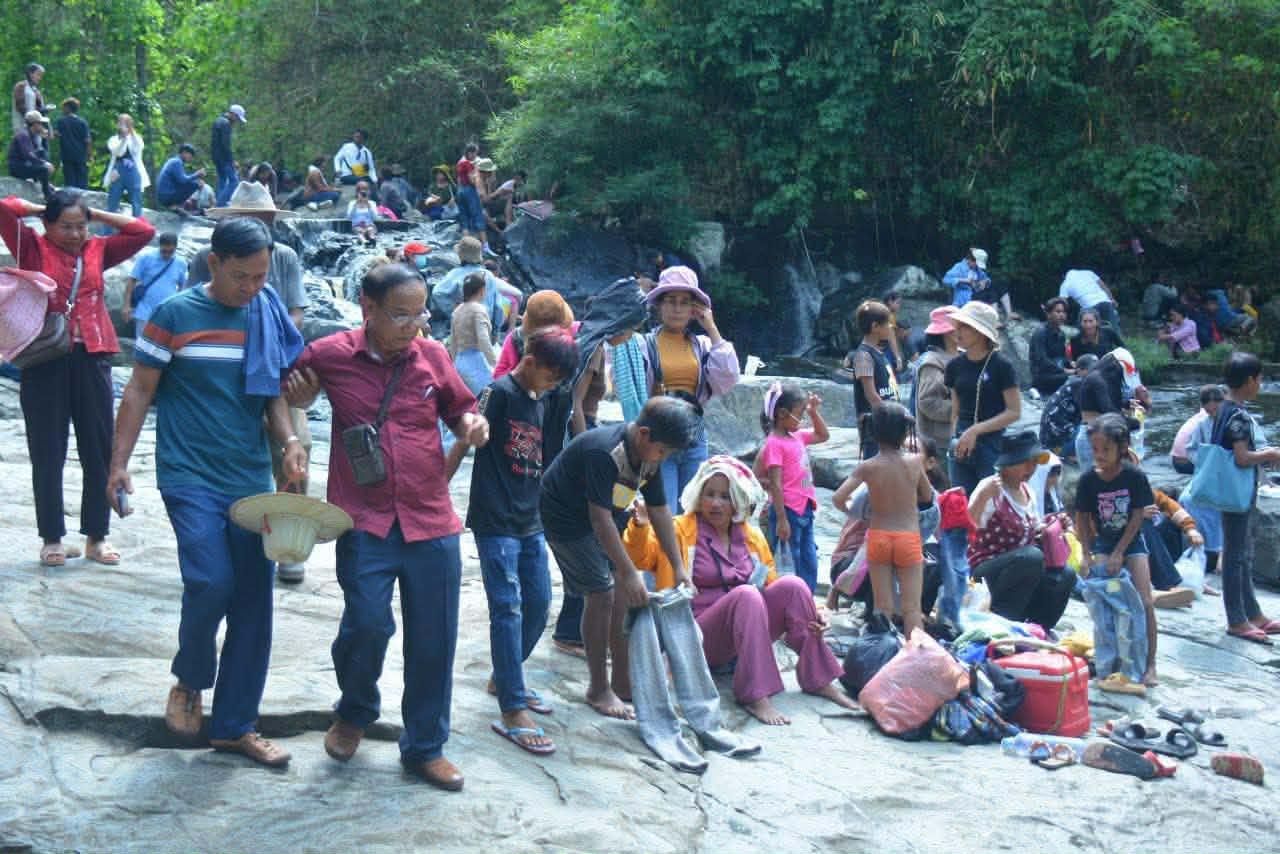 ប៉ៃលិនកកកុញអស់ទីស្នាក់នៅ! ភ្ញៀវទេសចរសម្រុកមកទស្សនាបុណ្យចូលឆ្នាំខ្មែរ