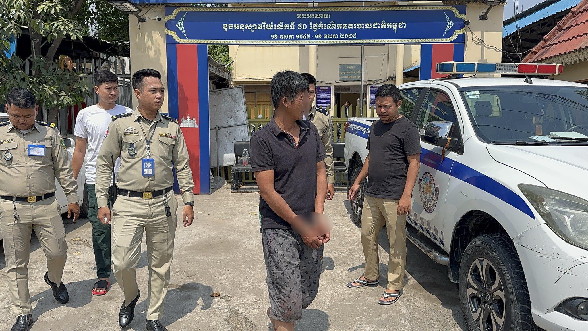 ភ្លើងប្រចណ្ឌឆេះផ្ទុះ! ប្រពន្ធប្រាប់ត្រង់ៗថាកំពុងដើរលេងជាមួយប្ដីដើម ប្ដីចុងខឹងយកកាំបិតកាប់សម្លាប់ រួចបង្ហូរសាំងដុតផ្ទះសង្កាត់ដង្កោ