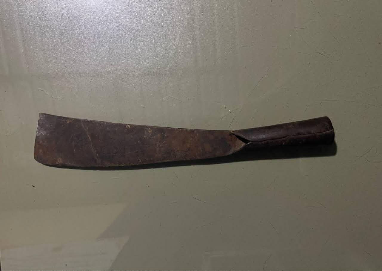 យុវជនពីរនាក់ឃាត់ខ្លួនក្រោយយកកាំបិតប៉័ងតោតាមកាប់ដល់បន្ទប់ជួល ដោយសារទាស់ពាក្យសម្ដី