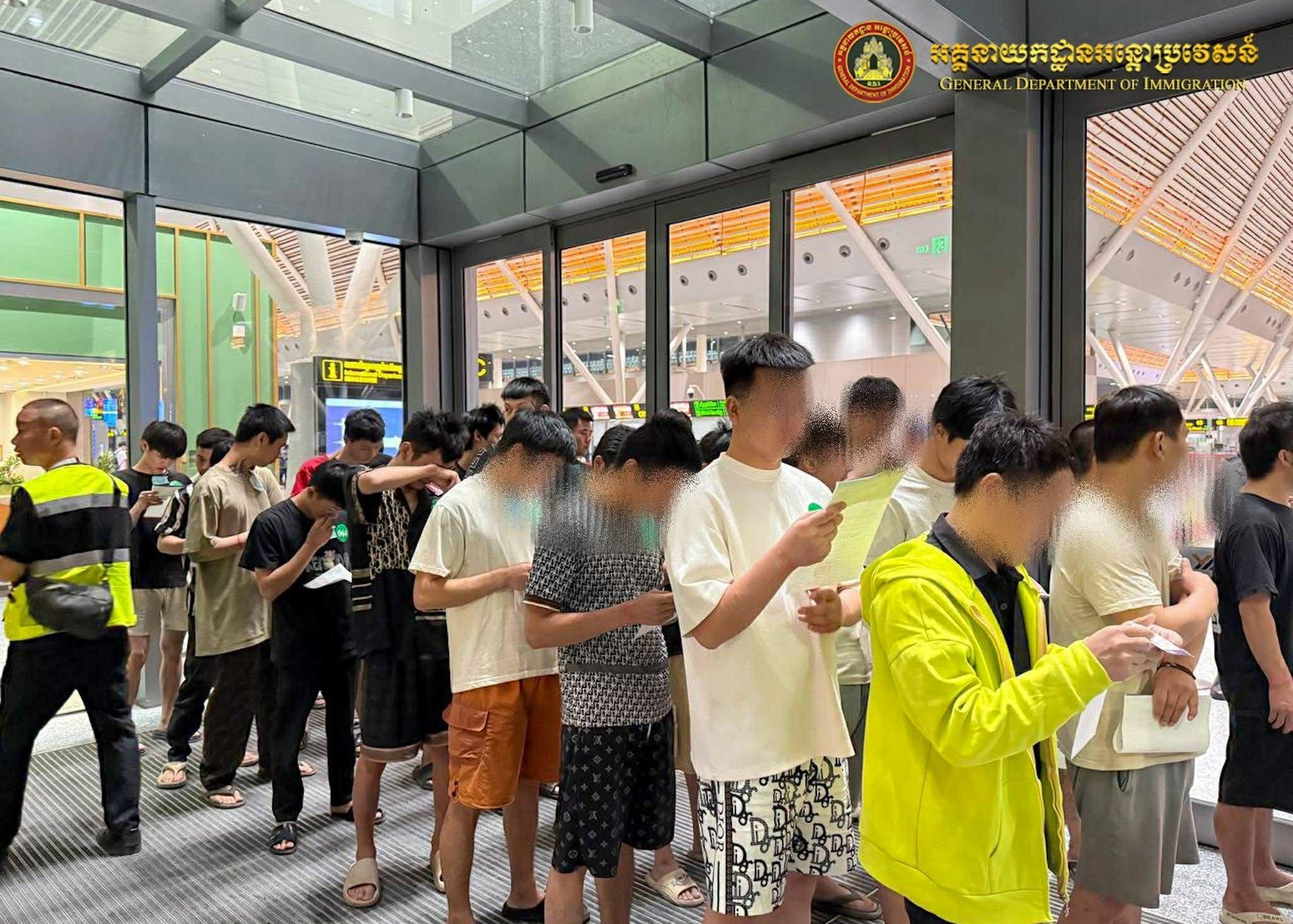 កម្ពុជាបន្តបណ្តេញជនជាតិចិន ១៥៣ នាក់ ពាក់ព័ន្ធករណីឆបោកតាមប្រព័ន្ធអនឡាញ