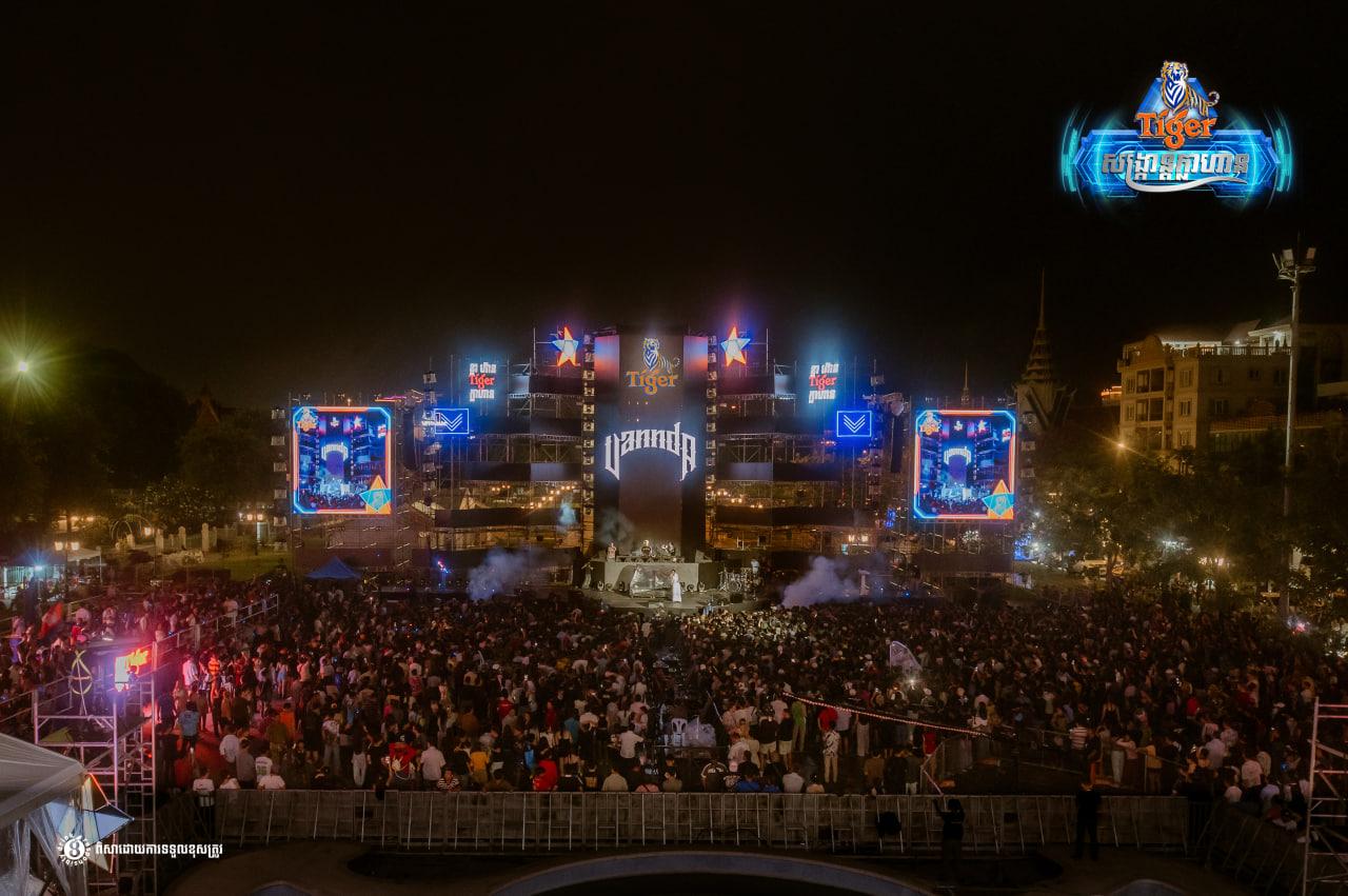 Tiger សង្ក្រាន្តក្លាហាន ផ្ទុះចំណាប់អារម្មណ៍នៅវត្តបទុមវតី ទាក់ទាញរាប់ម៉ឺននាក់