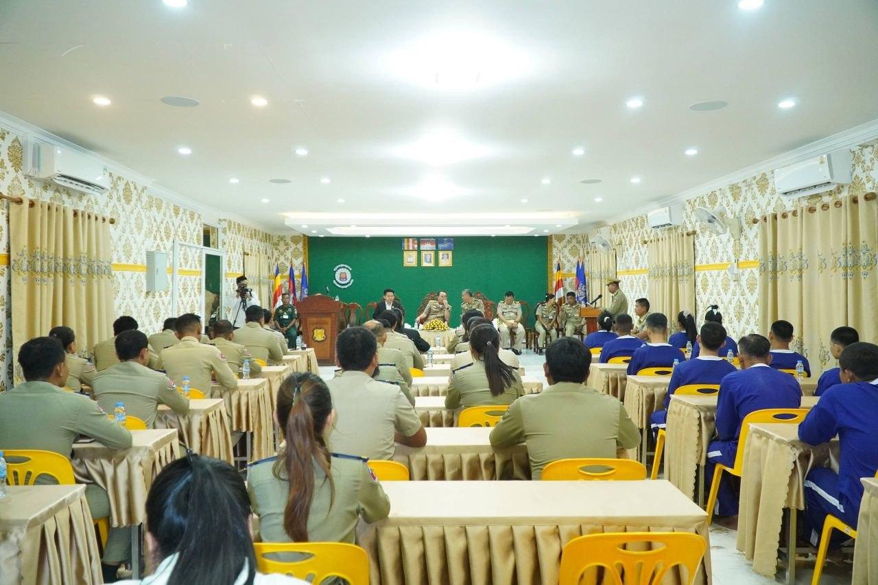 ពន្ធនាគារខេត្តបន្ទាយមានជ័យ បើកកិច្ចប្រជុំពិនិត្យលើកលែងទោសទណ្ឌិត៧រូប បុណ្យចូលឆ្នាំថ្មី២០២៦