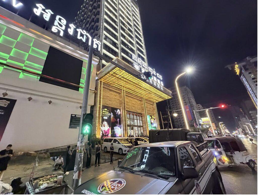 អាវុធហត្ថព្រះសីហនុចាប់ក្រុមល្មើសចិនបង្ខាំងមនុស្ស និងរកឃើញបទល្មើស Scam Online នៅកាស៊ីណូហ្គាន់ដាវ