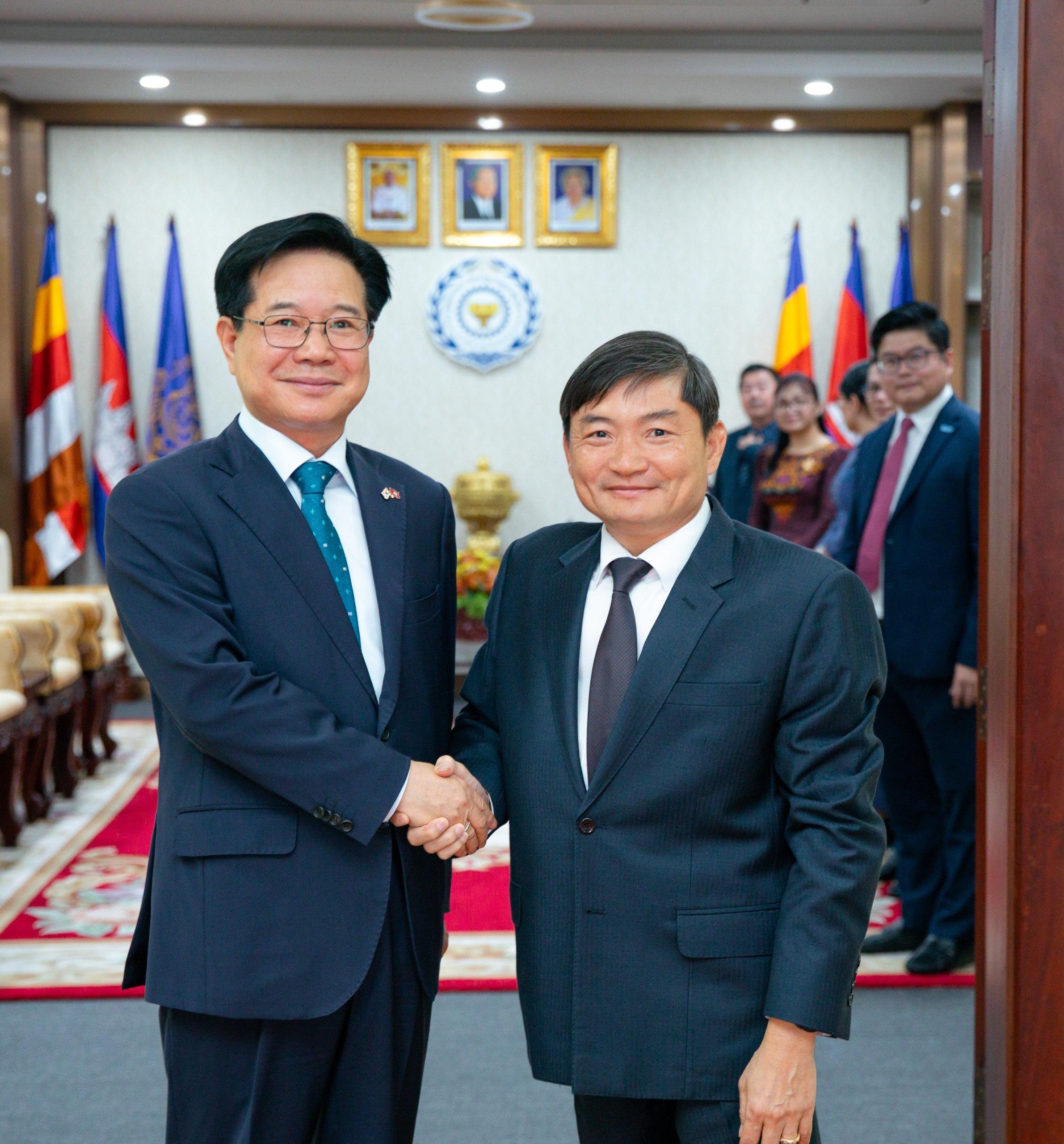 កម្ពុជា-កូរ៉េ បន្តពង្រឹងសហប្រតិបត្តិការ បើកឱកាសពលករខ្មែរទៅធ្វើការនៅកូរ៉េ