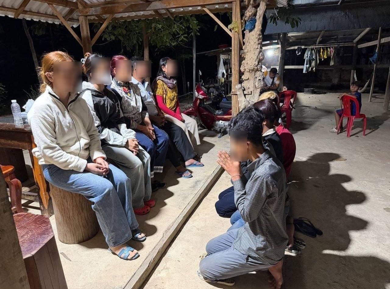 យុវជន៥នាក់ឃាត់ខ្លួនក្រោយបង្ហោះម៉ូតូលើផ្លូវ ថតវីដេអូចែកចាយហ្វេសប៊ុក