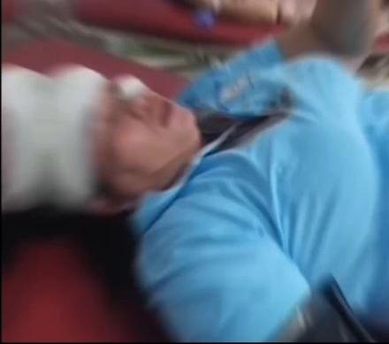 មិនអនុញ្ញាតឱ្យគេធ្វើខុស៖ ស្នងការខេត្តកំពតបញ្ជាឃាត់ខ្លួននគរបាលដែលវាយស្ត្រីចាប់ទឹកកក ទោះបីមានការសម្របសម្រួលក្រៅតុលាការ