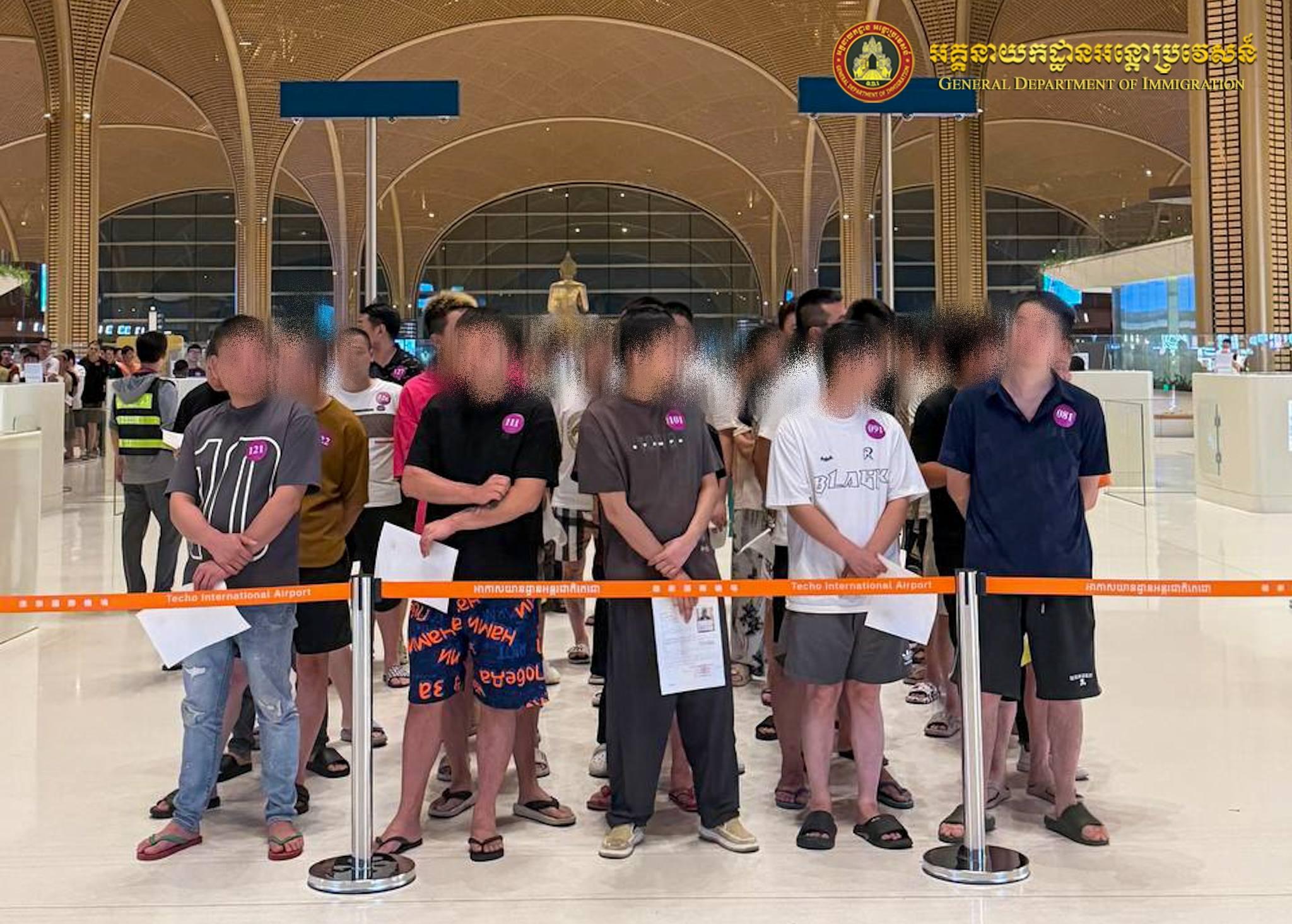 ប៉ូលិសអន្តោប្រវេសន៍បណ្តេញជនបរទេសខុសច្បាប់ជាង ១,៦០០នាក់ ក្នុងប្រតិបត្តិការបោសសំអាតឧក្រិដ្ឋកម្មអនឡាញ