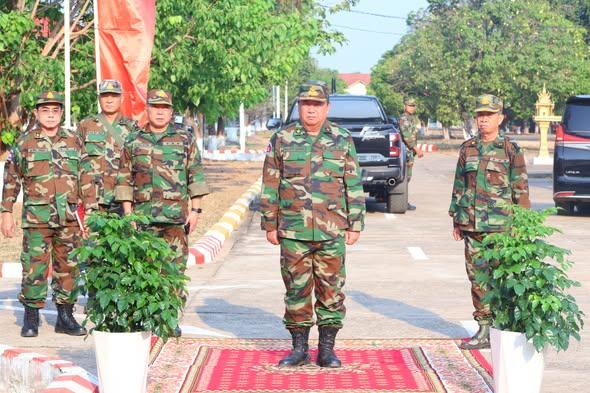 ថ្នាក់ដឹកនាំក្រសួងការពារជាតិចុះសួរសុខទុក្ខ និងជូនពរជ័យដល់យោធិននៅព្រំដែនកម្ពុជា-ថៃ