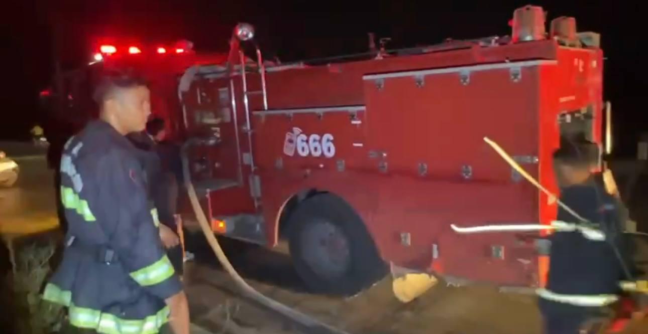 រថយន្តក្រឡុកស៊ីម៉ង់ត៍ឆេះយ៉ាងខ្លាំងនៅភ្នំពេញ សល់តែគ្រោងឆ្អឹង