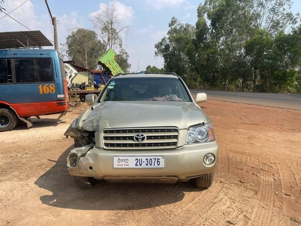 រថយន្តហាយឡែនឌ័របុកម៉ូតូពីក្រោយនៅសៀមរាប បណ្តាលស្លាប់១របួស២