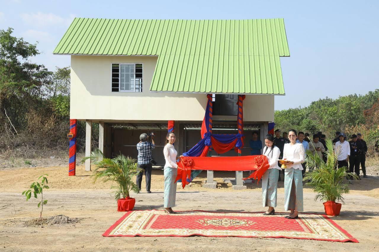 អតីតយុទ្ធមិត្តទទួលផ្ទះថ្មី ៥០ខ្នង នៅខេត្តត្បូងឃ្មុំ ក្រោមគោលនយោបាយរបស់សម្តេចតេជោ