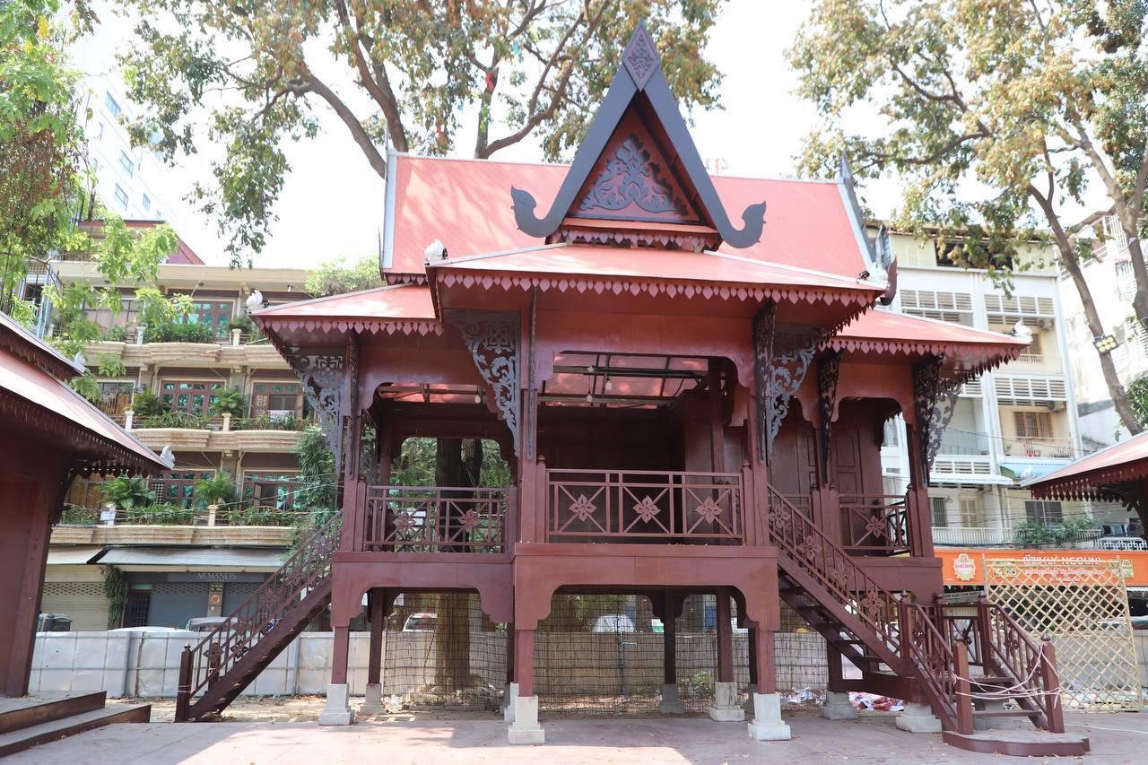 រូបសំណាកវប្បធម៌ថ្មីៗនៅវត្តភ្នំ ត្រៀមទទួលស្វាគមន៍ភ្ញៀវឆ្នាំថ្មី