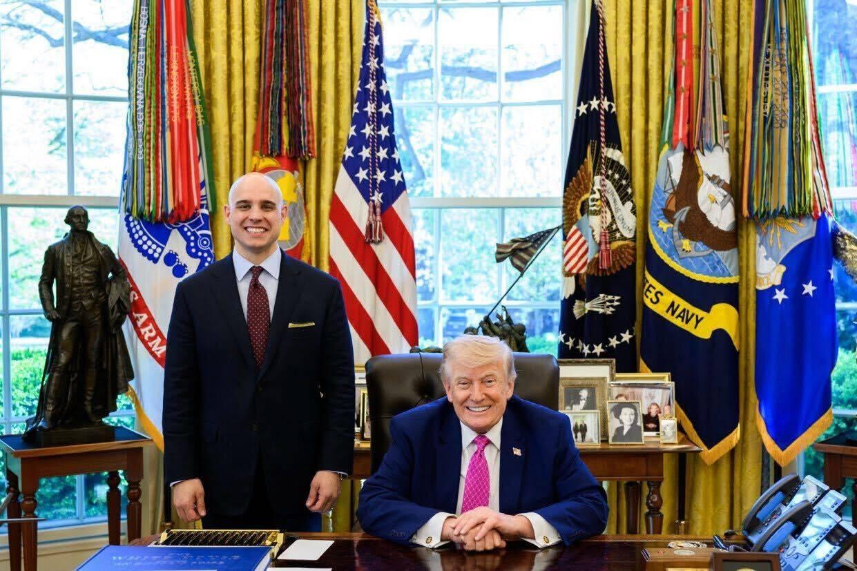 លោក Trump បញ្ជូនអ្នកចម្បាំងកំពូល James Blair ចេញពីសេតវិមាន ដើម្បីវាយប្រហារពួក Democrats នៅការបោះឆ្នោតពាក់កណ្តាលអាណត្តិ