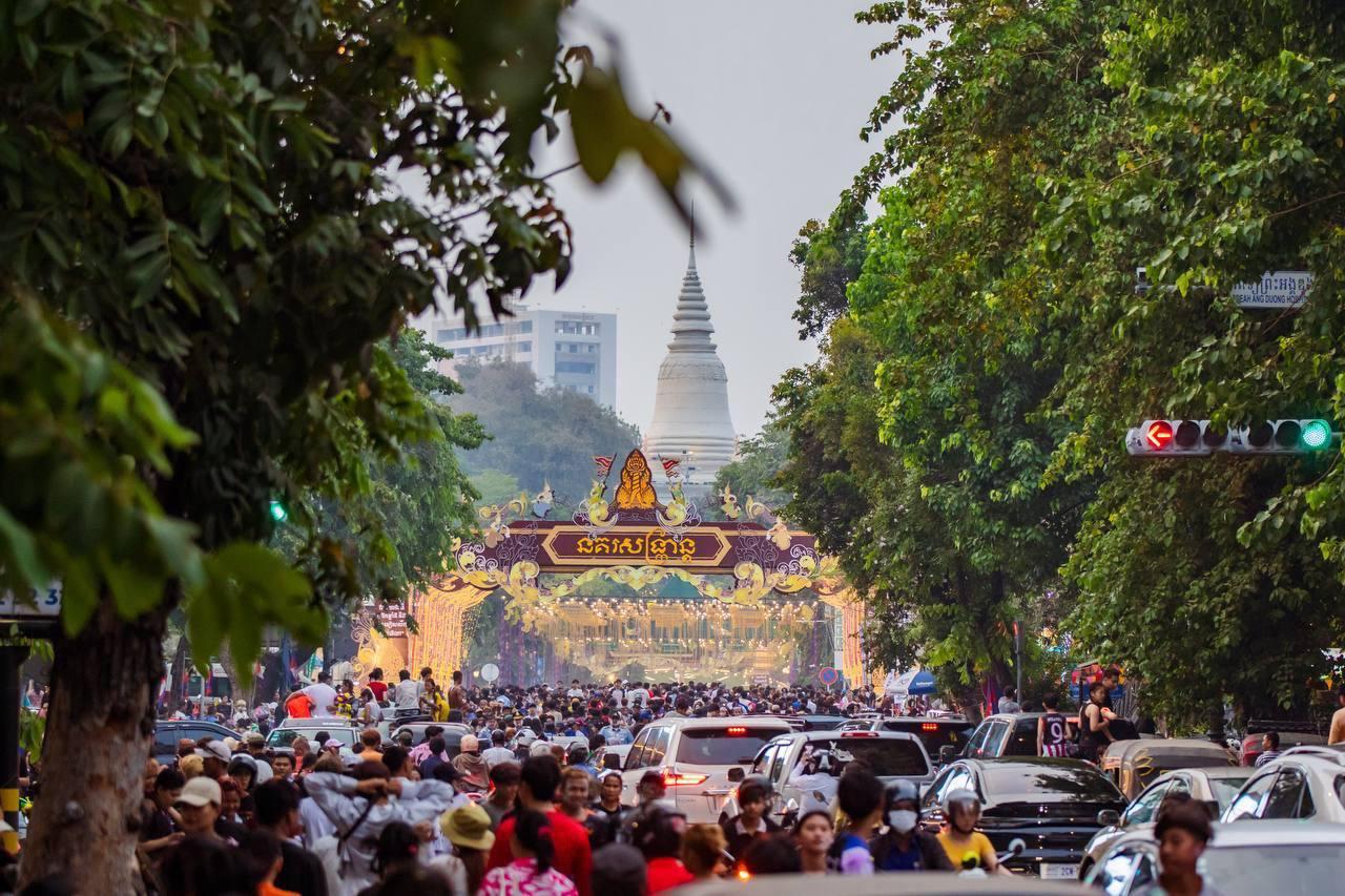 ទឹកភ្នែករីករាយ! ភ្ញៀវជាតិ-អន្តរជាតិជិត ១.៤ លាននាក់ បំពេញភ្នំពេញក្នុងពិធីនគរសង្ក្រាន្ត បន្ទាប់ពីបុណ្យចូលឆ្នាំខ្មែរ