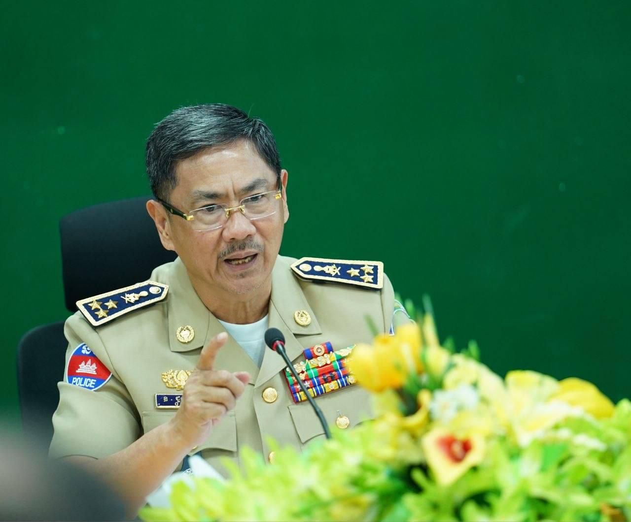 យុវជន៩នាក់ត្រូវចាប់ខ្លួនពីបទដេញគប់ឡានអ្នកដទៃ នៅតំបន់វត្តភ្នំ