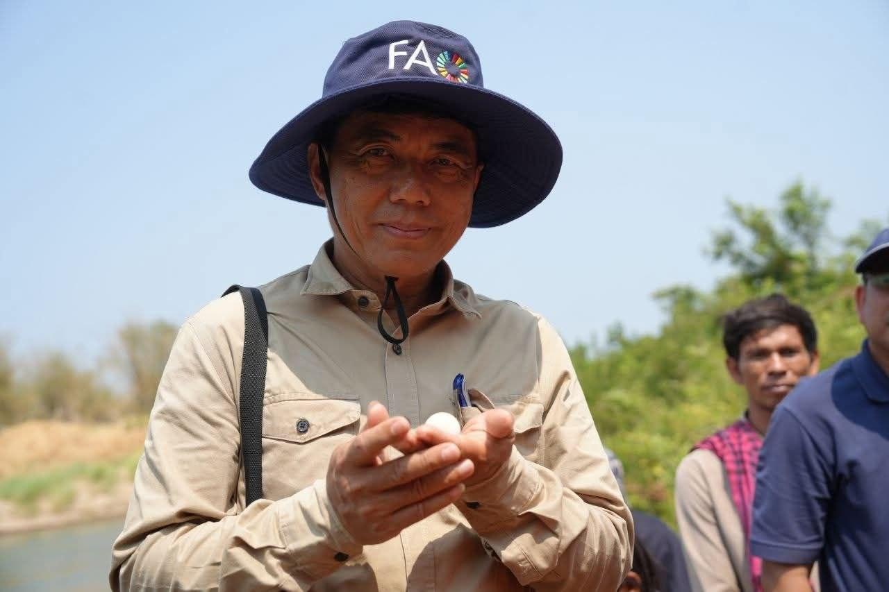 អនុរដ្ឋលេខាធិការដឹកនាំលែងកន្ធាយក្បាលកង្កែបជិតផុតពូជ ១៥ក្បាល ចូលទន្លេមេគង្គក្រចេះ