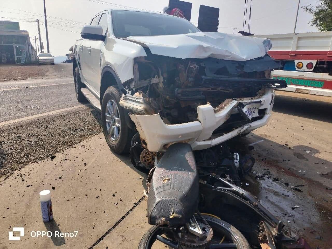 សោកនាដកម្ម! យុវជន២នាក់ស្លាប់ភ្លាមៗ ក្រោយម៉ូតូបុករថយន្តពេញទំហឹងនៅក្រុងសែនមនោរម្យ