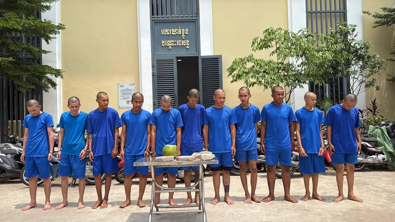 ទំនើងក្មេងស្ទាវ ១១នាក់ លេងគប់រថយន្ត AVATAR ប្រឈមជាប់ពន្ធនាគារ ២-៥ឆ្នាំ!