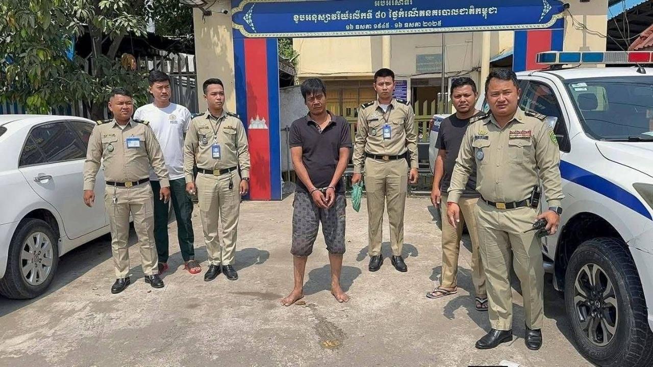 ផ្ទុះកំហឹងប្រច័ណ្ឌ! ប្ដីចុងវាយប្រពន្ធរបួសធ្ងន់ ហើយបង្ហូរសាំងប៉ងដុតសម្លាប់ទាំងកូនៗ និងខ្លួនឯង តែត្រូវសមត្ថកិច្ចអន្តរាគមន៍ទាន់